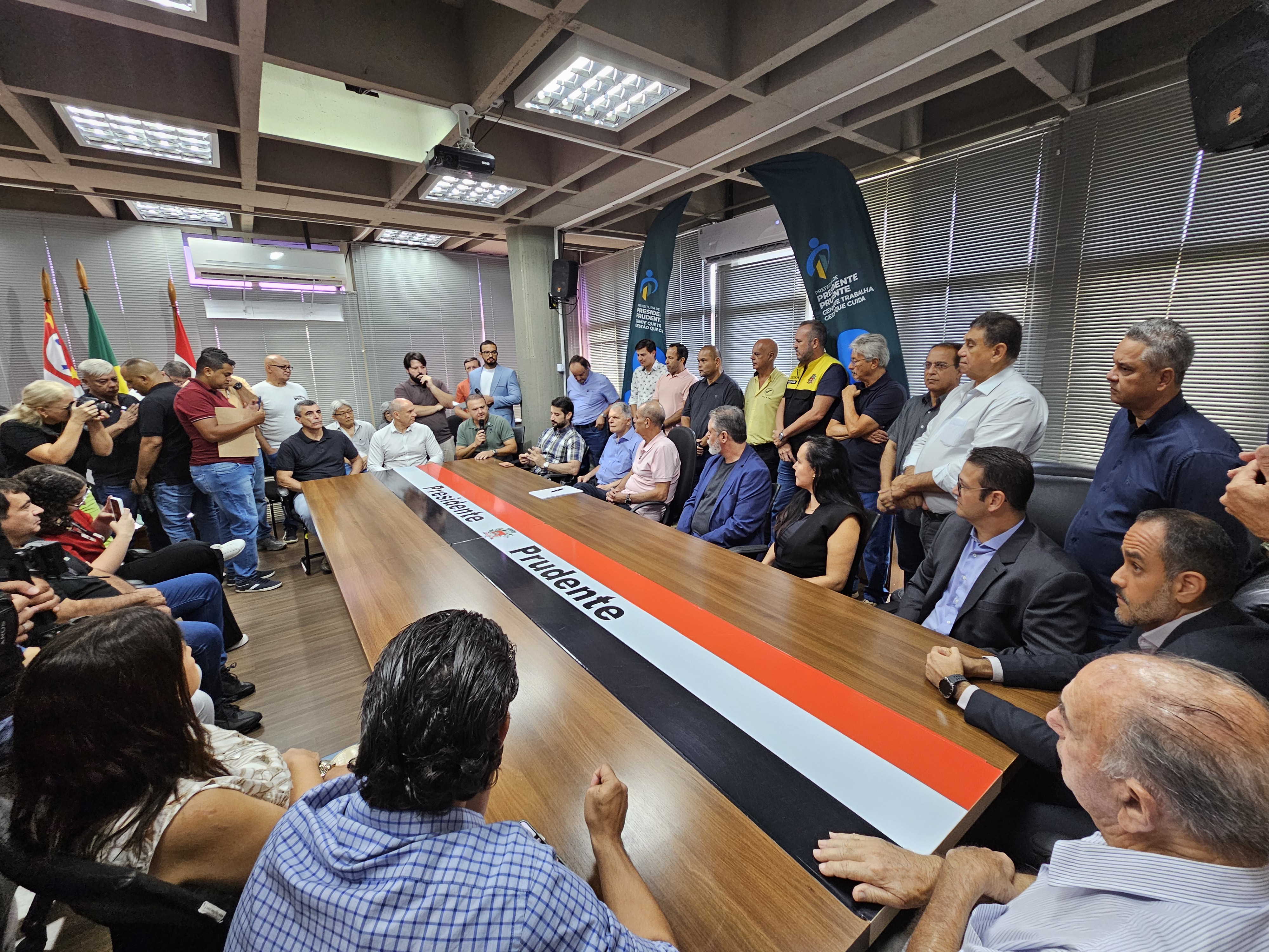 Prefeitura de Prudente assina Ordem de Serviço para projeto de duplicação da Rodovia Ângelo Rena